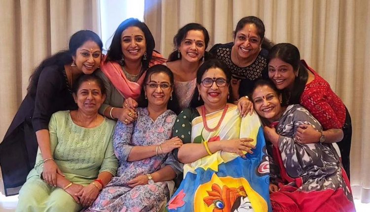 Malayalam-Actress-Group-Photo-Viral-Malayalam