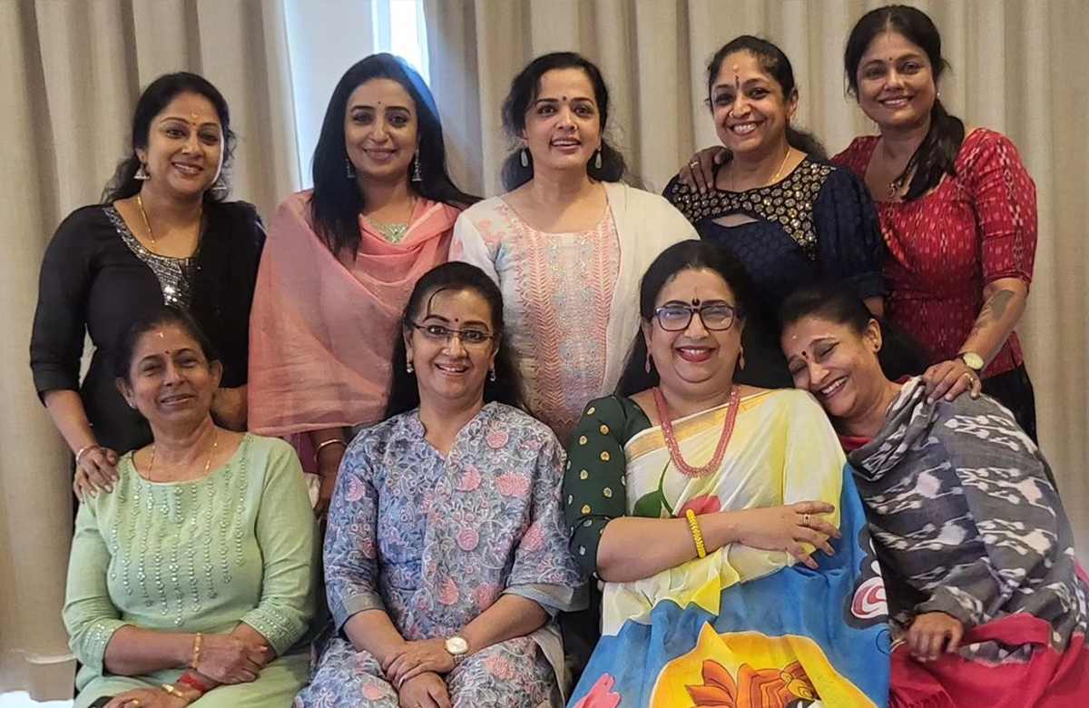 Eighties Actresses Get Together Goes Viral