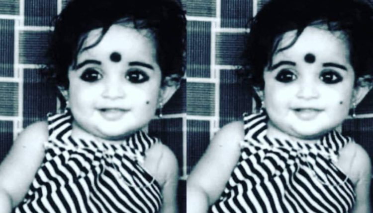 kavya-madhavan-childhood-photo-2