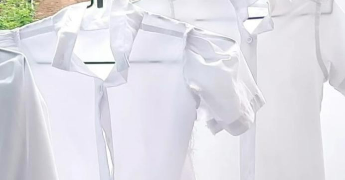 To Wash White Clothes Easily